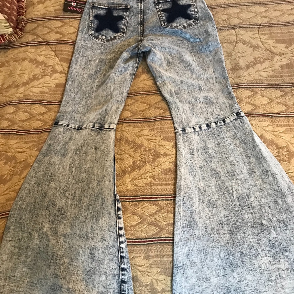 NWT bell bottom jeans with star detail on back pockets